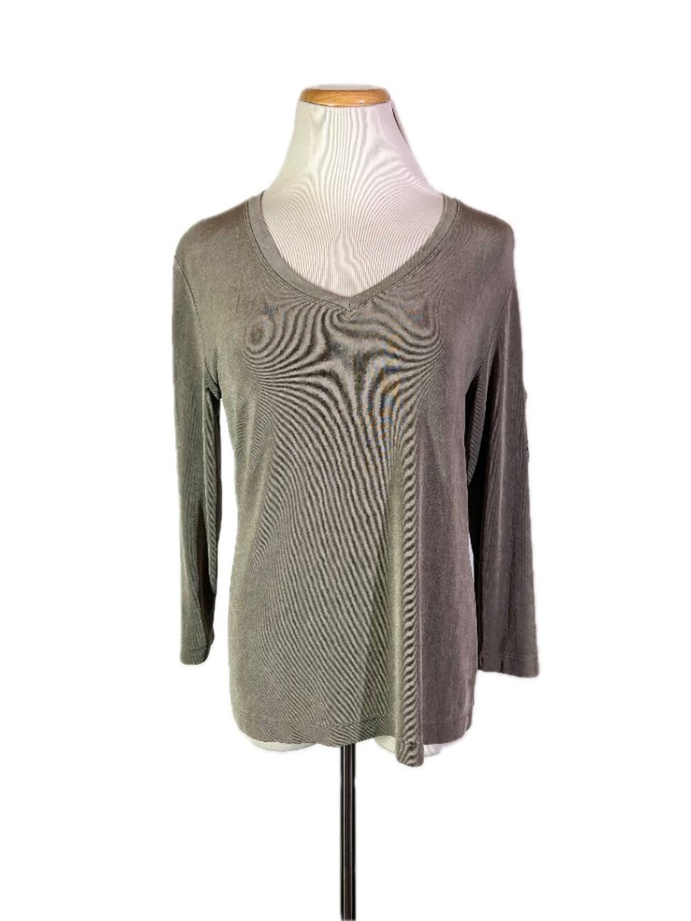 Chico's Travelers Size 1 (M) Grey Slinky Knit 3/4 Sleeve Top Stretchy *Flaw
